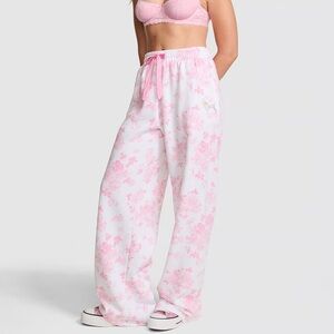 PINK x LoveShackFancy Wide-Leg Sweatpants - Everblooming White